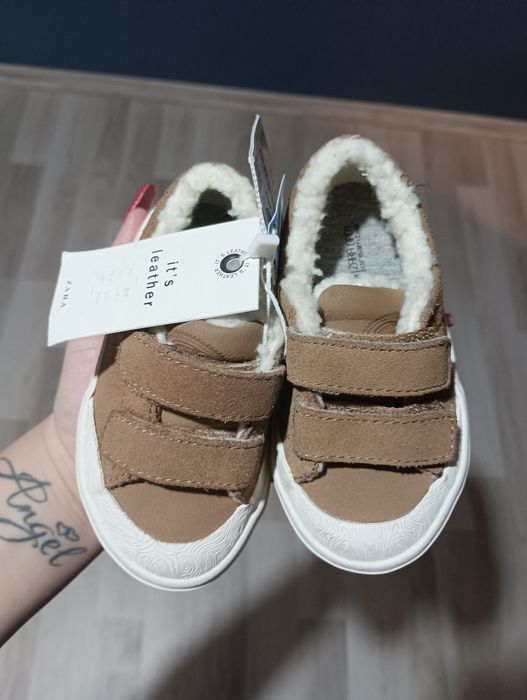 Чисто нови детски обувки за момченце на zara 22-ри номер