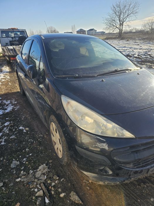 Piese Peugeot 207 1.4benzina motor cutie roti faruri