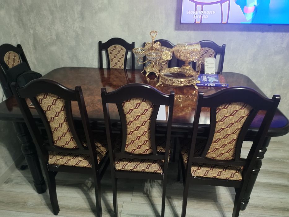 Продаю Стол со стульями