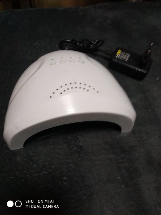 Lampa UV pentru lipit unghii cu gel