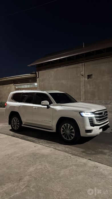 Toyota land cruiser 300
