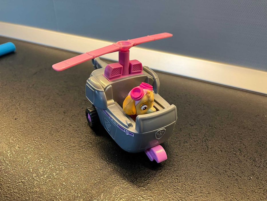 Figurina si Vehicul Paw Patrol Skye Elicopter