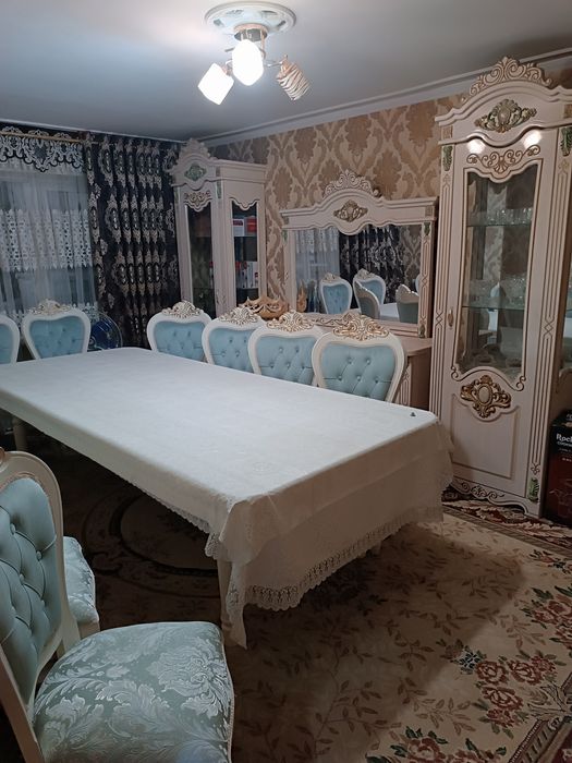 Квартира сотилади 3 хоналик.