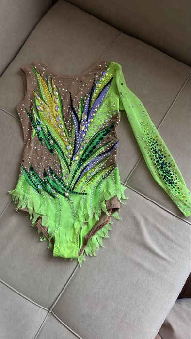 Продам купальник дл художественой гимнастики