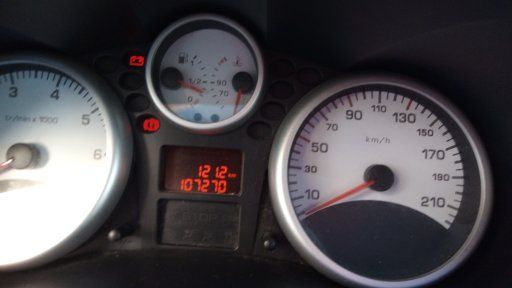 Продавам Пежо 206 Плюс 1,1 двигател хечбег2010 година бензин