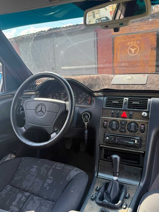 Продам мерс 210 2.3