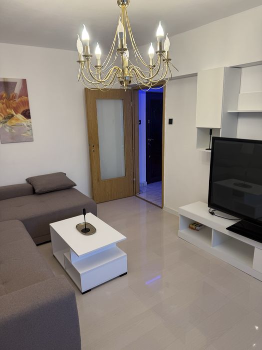 Inchiriez apartament 2 camere lux ultracenltral parter