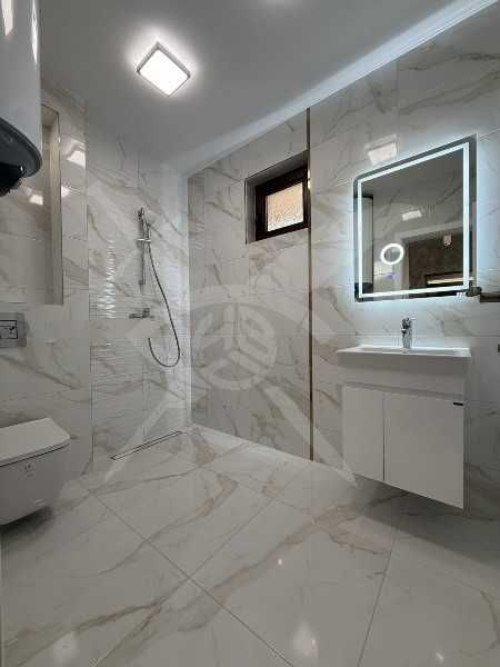 Продава се Тристаен апартамент в Пловдив, Остромила - 120 кв.м за 1959 €/кв.м - Снимка #1