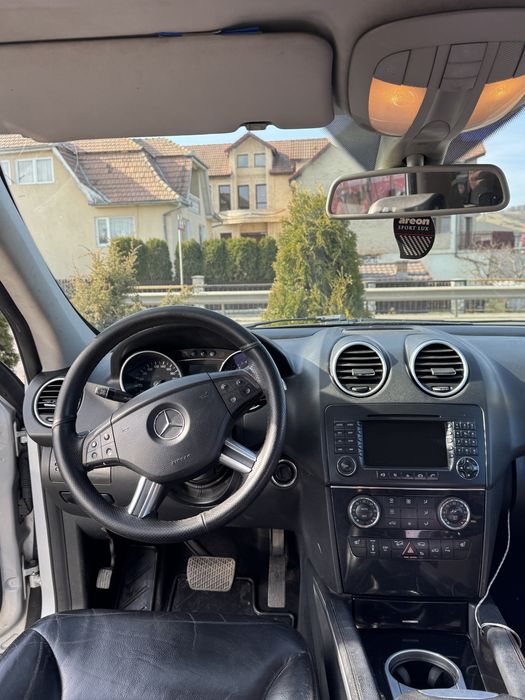 Vand/schimb Mercedes ML 320 CDI V6 3.0 224 CP 4x4 Automată.