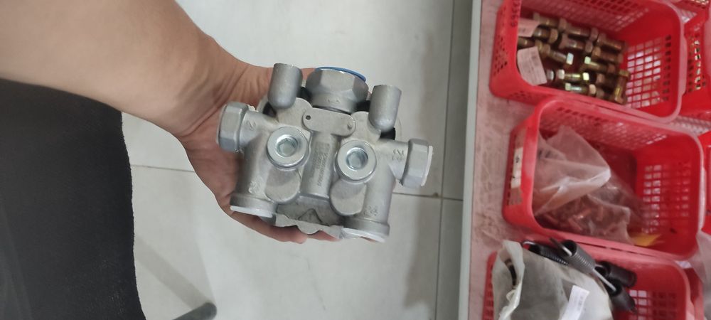 Кран тормозной HOWO