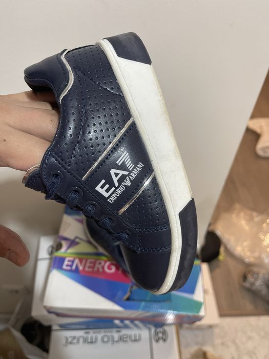 Кроссовки кожанные