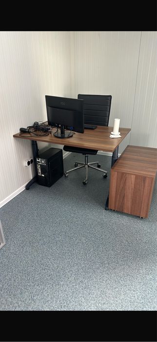 PACHET COMPLET Birou reglabil+corpuri, dulap, scaun,PC complet