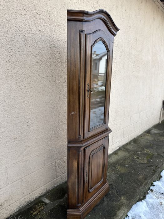 Ретро ъглова витрина  с шкаф