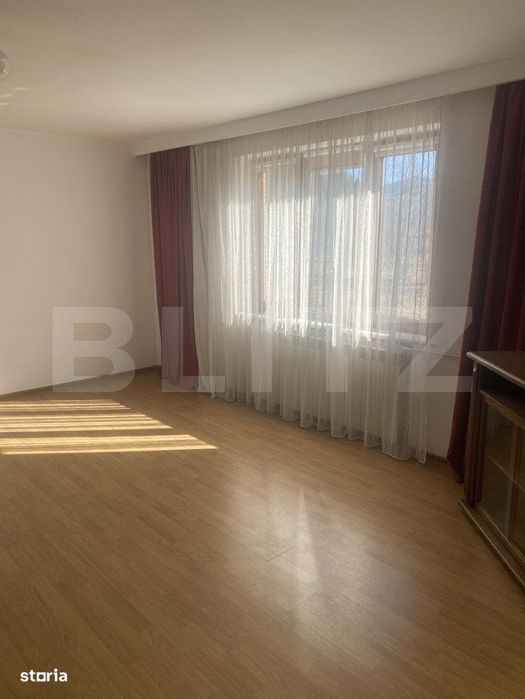 Casa de vanzare, cu 6 camere, 300 mp, spatioasa, in Campulung Moldoven
