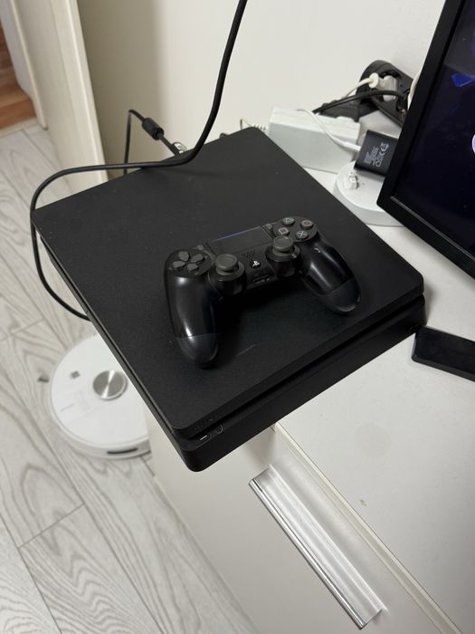 PS4 Slim 1TB ,Modat cu peste 30 de jocuri incluse