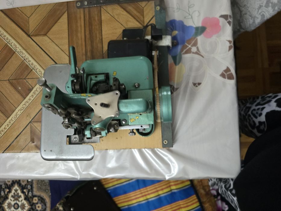 Продам срочно оверлог.