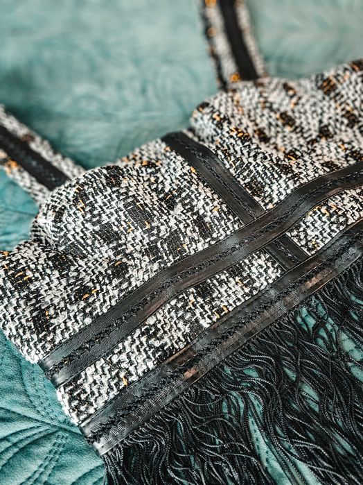 Бюстие от букле, с кожени детайли