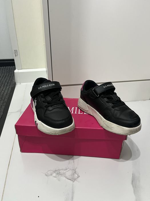 Продам кроссовки для девочки