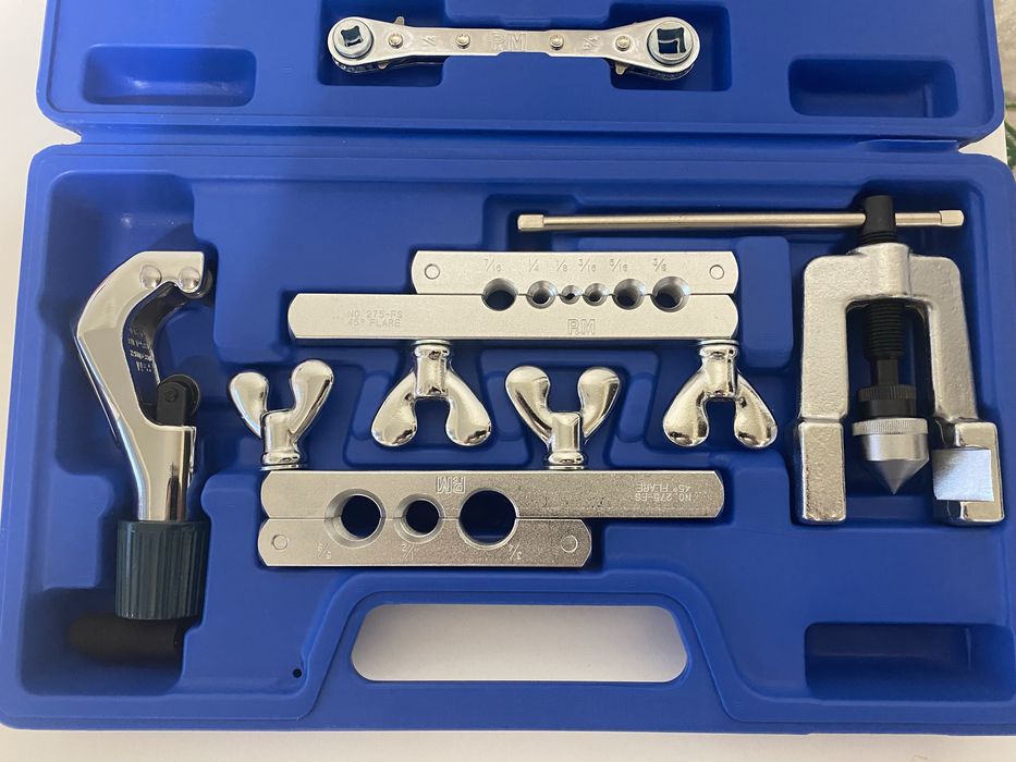 Продам  набор инструментов  для развальцовки медных труб.