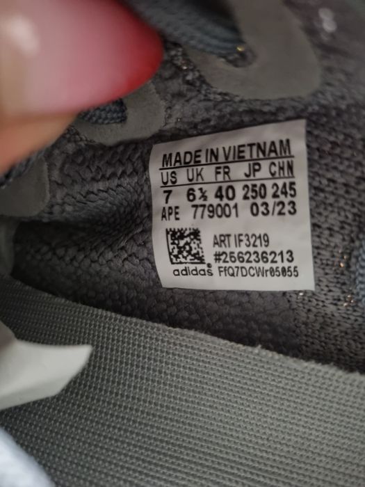 Adidasi Yeezy Boost 350