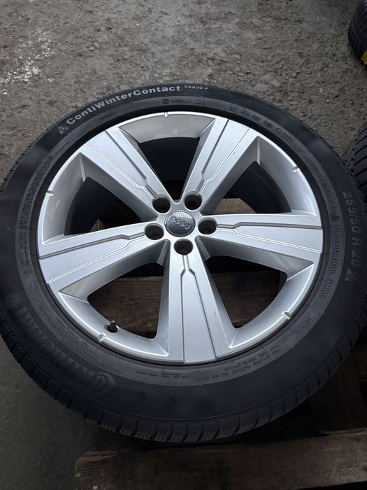 Jante originale Audi Q7 SQ7 Q8 SQ8 E-tron Vw Touareg cu anv 255/50 20