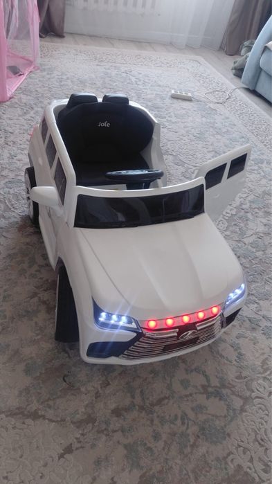 Машина Lexus LX570