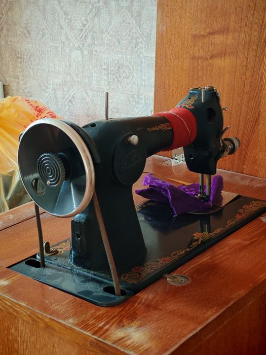 Швейная машина советская
