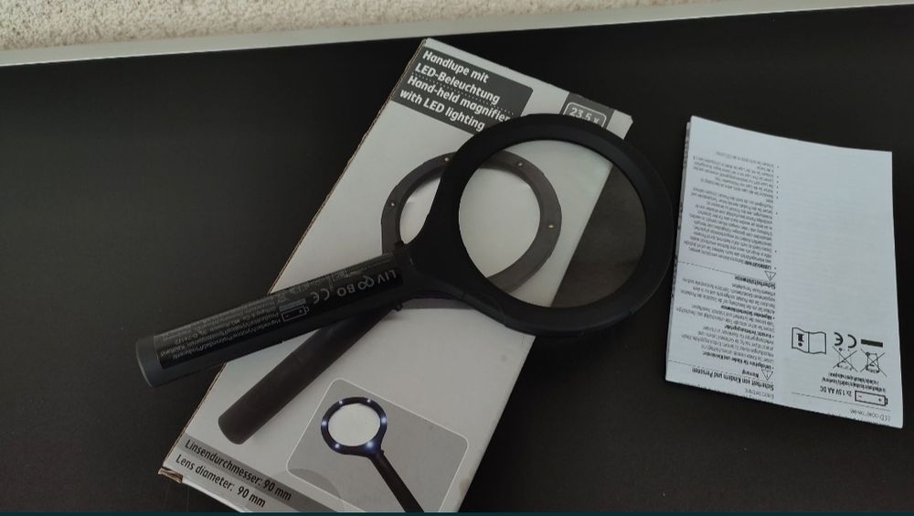 lupa de mana cu iluminare lumina 6 led citit batrani vedere slabita