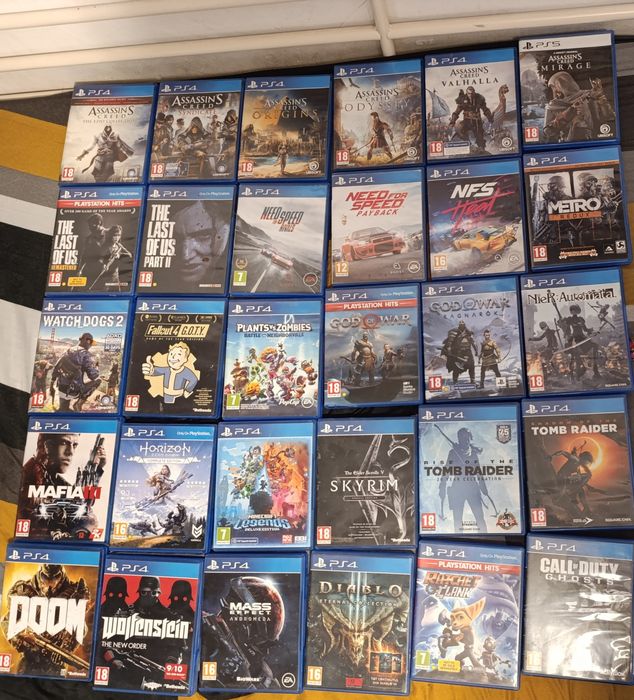 Pachet Gigant PS4 Pro 1TB + 2 Controllere + Stație Încărcare HyperX + Colecție 34 Jocuri de Top