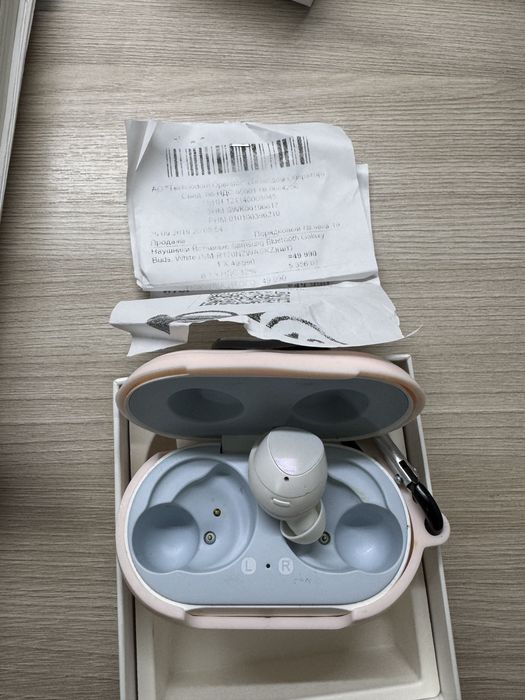 Оригинальные Samsung Buds – кейс + 1 наушник, есть чек.