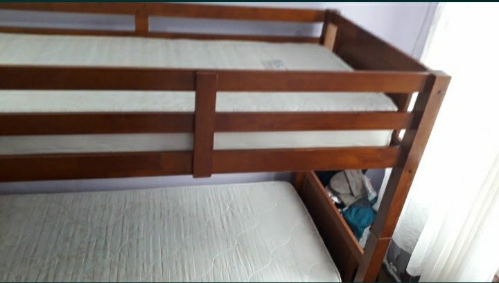 Двухъярусная кровать.