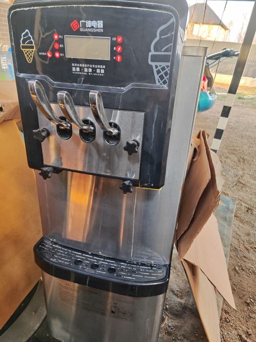 Фризер (аппарат) для мороженого