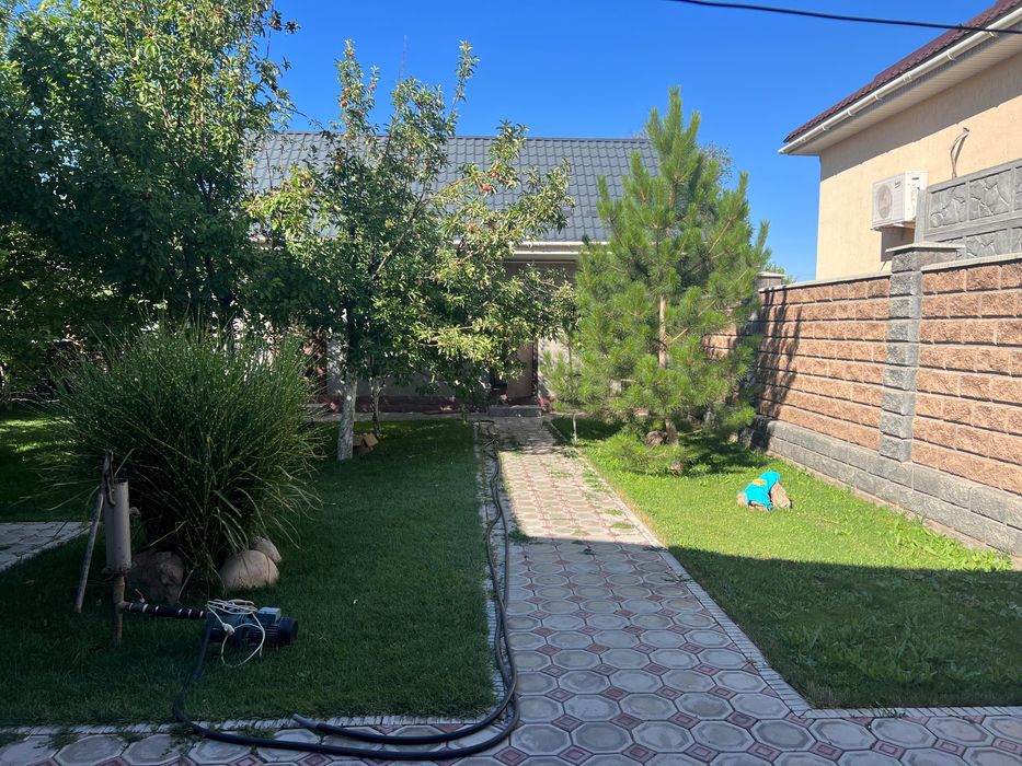 двухэтажный дом в центре города