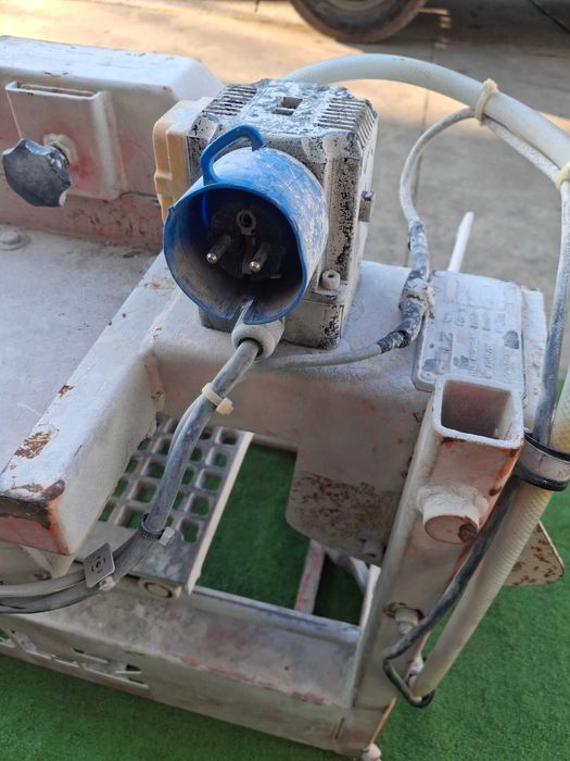 Машина за рязане на тухли и камък