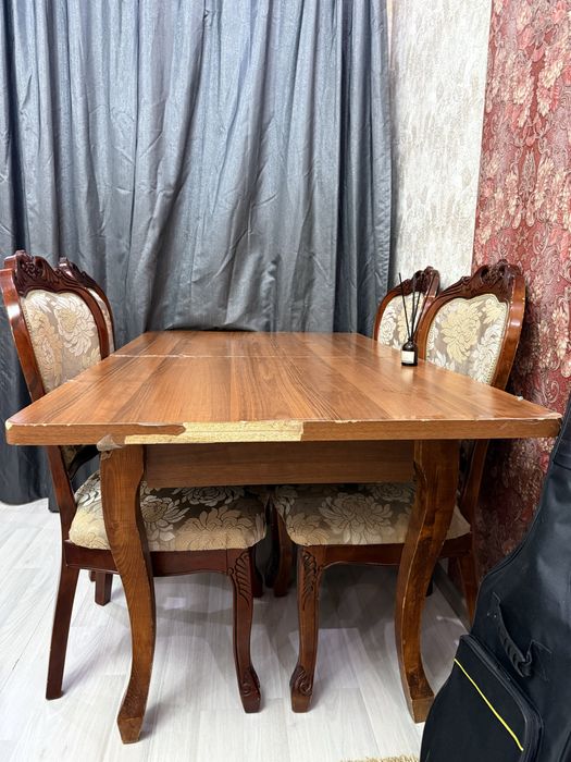 Продаю стол раздвижной со стульями