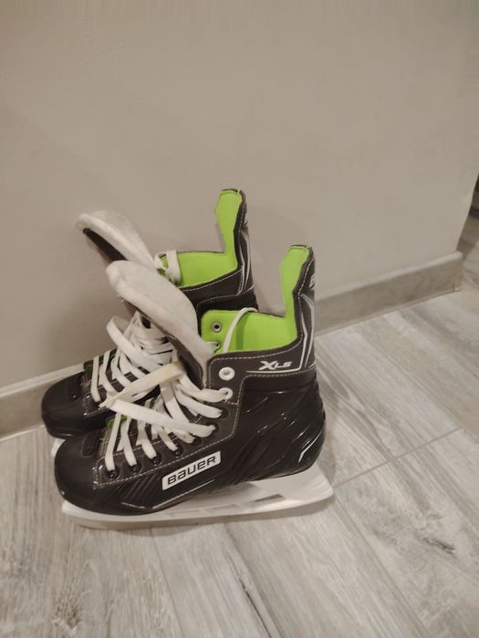 Продам коньки bauer
