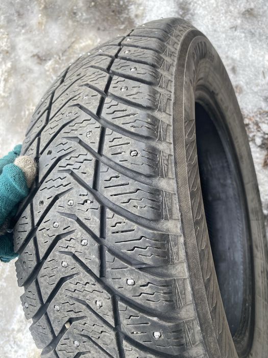 Шины зимние, шипованные на 16