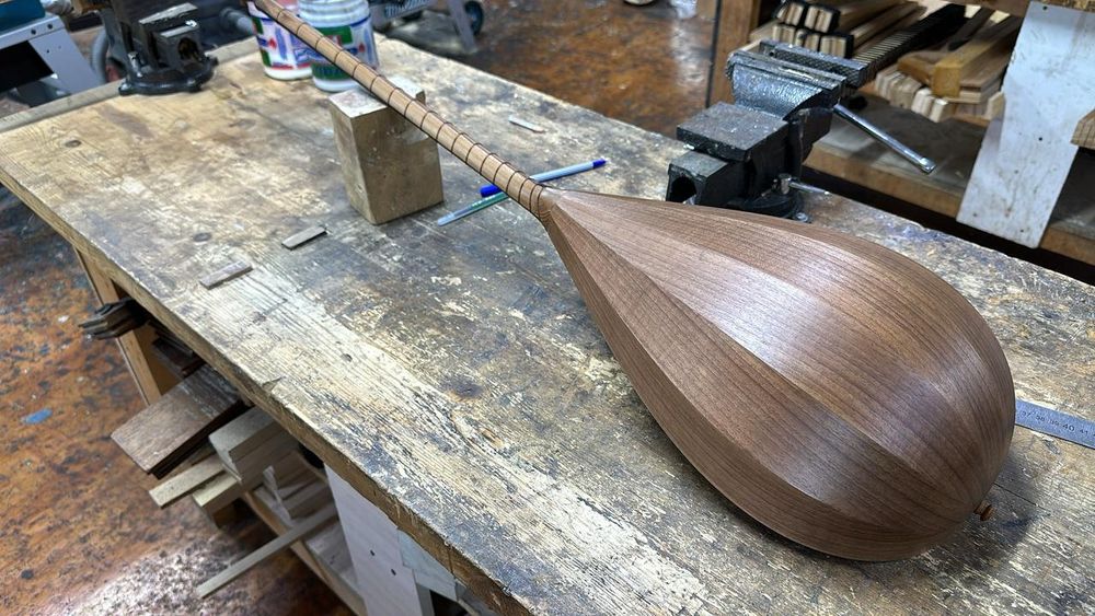 Домбыра сатылады