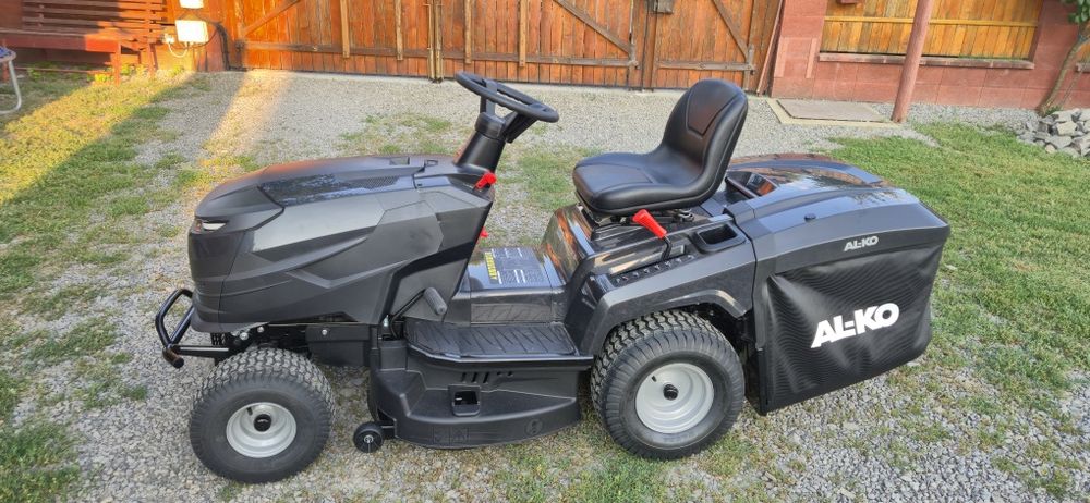 Tractoras de tuns iarba