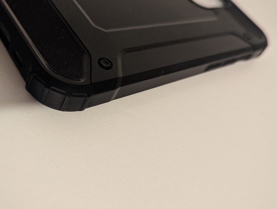 HUSA iPhone 13 Pro, Antisoc, Structura Hibrida, Negru