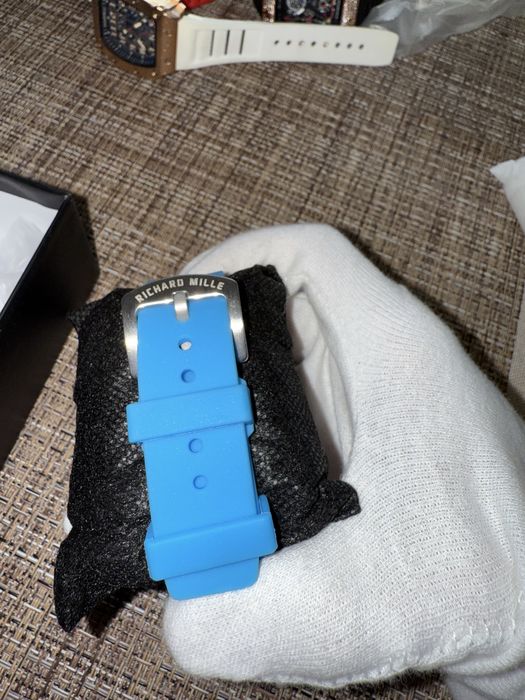 Различни часовници на известни марки