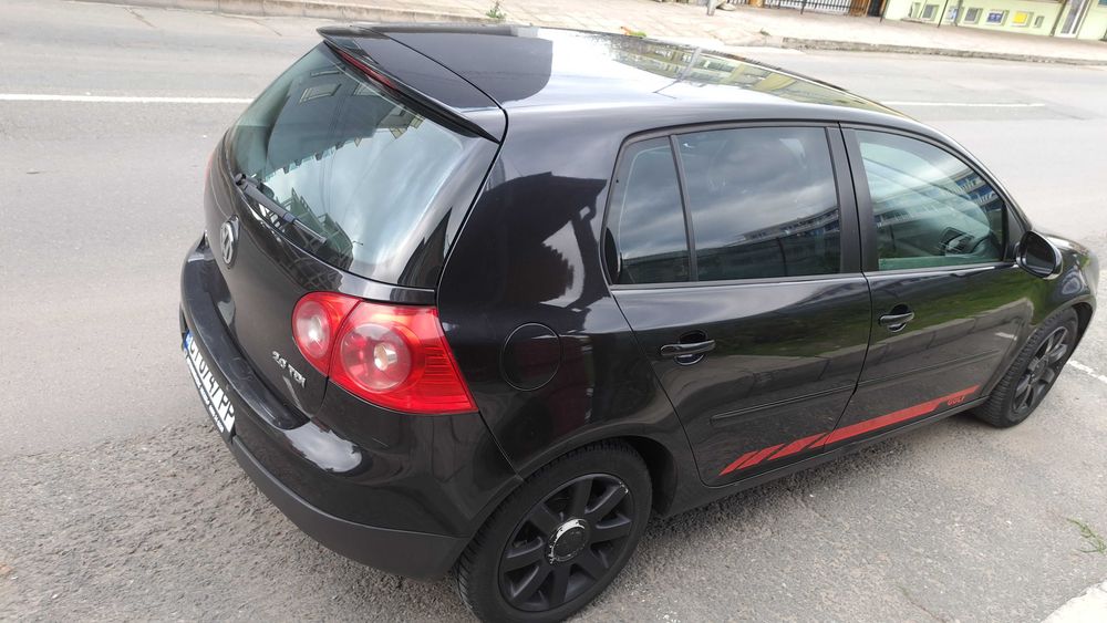 Продавам  голф 5