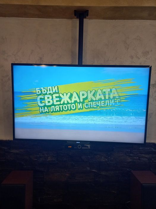 Смарт телевизор Филипс с два чифта нови 3Д очила