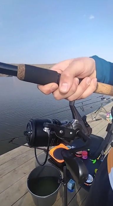 Lanseta și mulineta de feeder Pro FL
