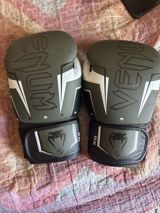 Боксерские перчатки venom