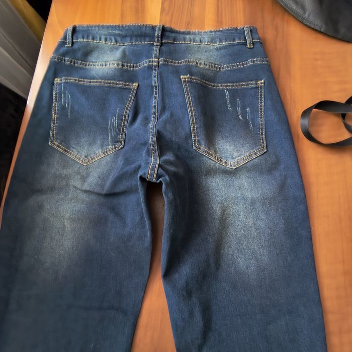 Продавам чисто нови дънки