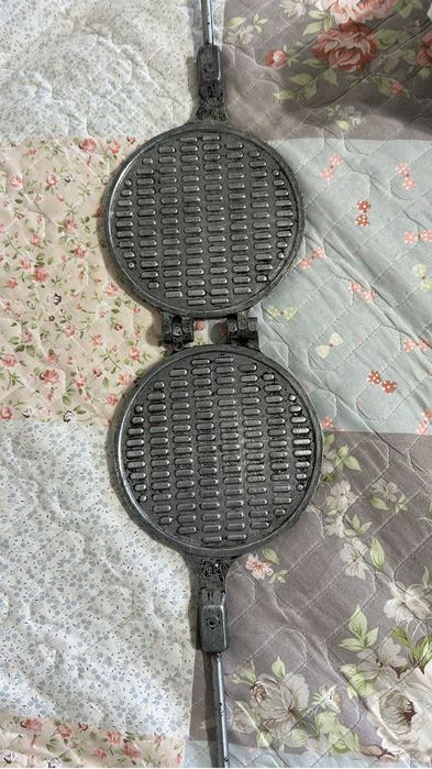 Продам вафельницу Советскую