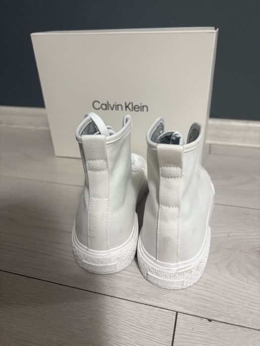 Обувки на Calvin Klein