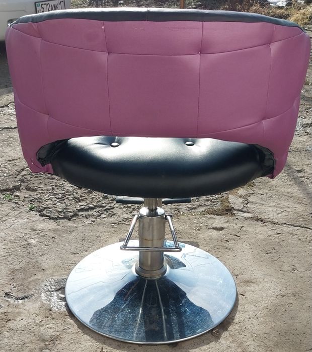 Кресло и стульчики парикмахерские