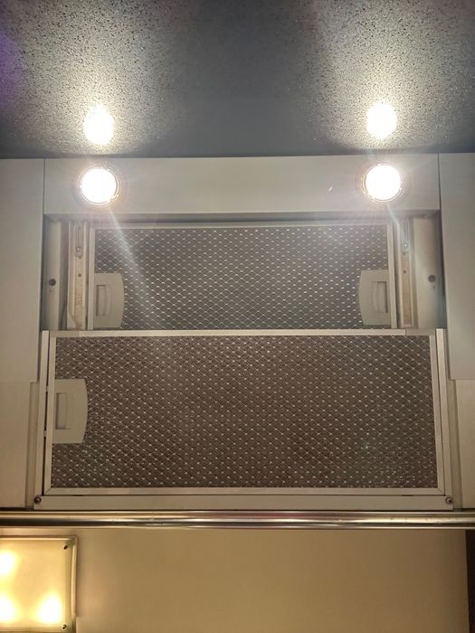 Луксозна кухня с уреди Siemens + бар